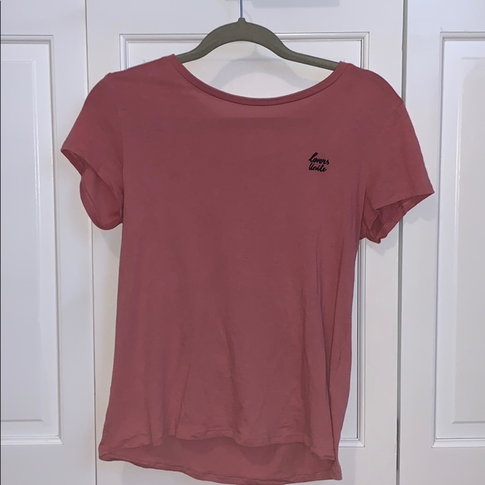 pink t-shirt